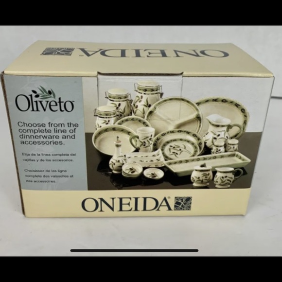 Vintage 4 piece ONEIDA cream&sugar w/lid & salt &pepper sets.Never used in boxes - Picture 8 of 8